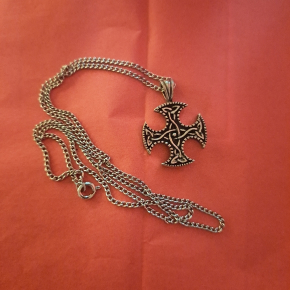 Awesome Silver Tone Celtic Cross Knot Pendant Necklace 😍 - Picture 3 of 4